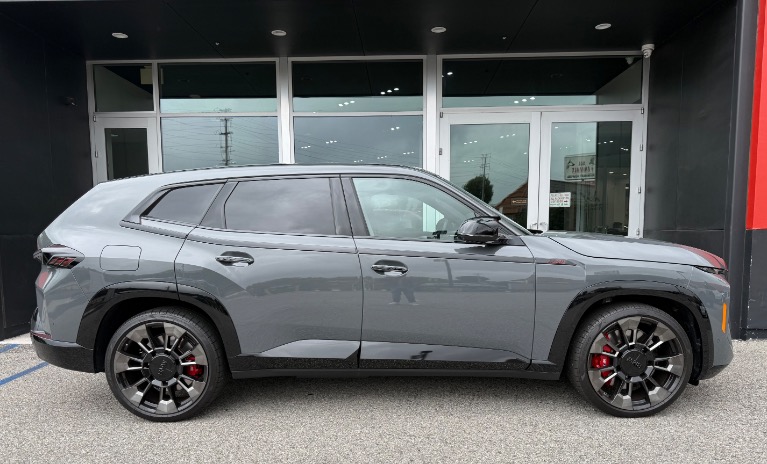 2024 BMW XM Base's photo