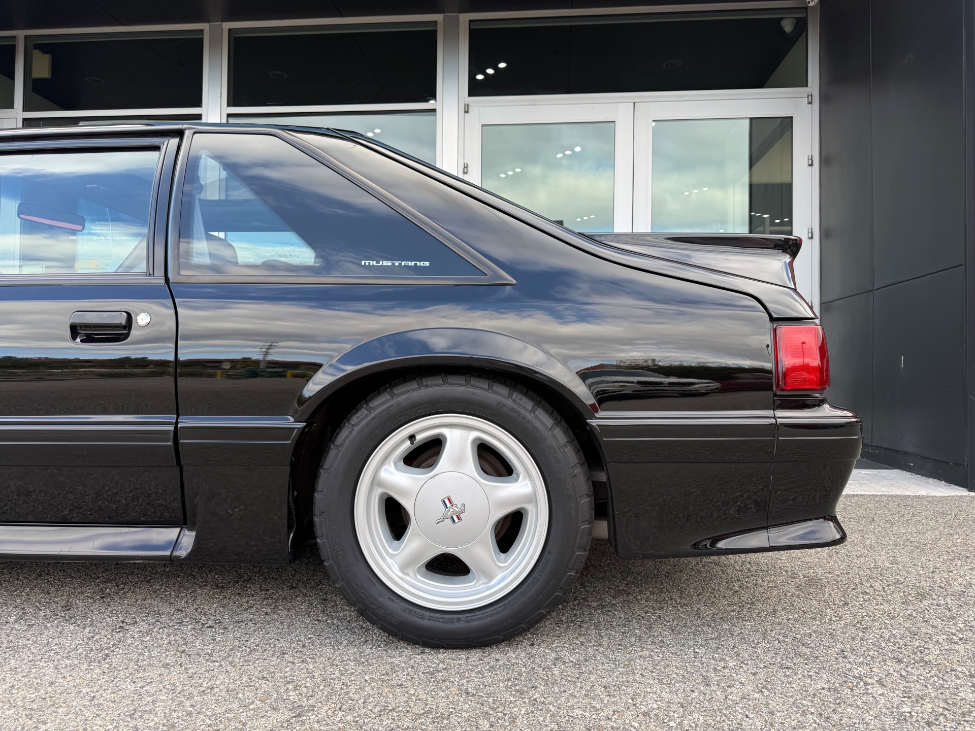 1993 Ford Mustang - Photo 12