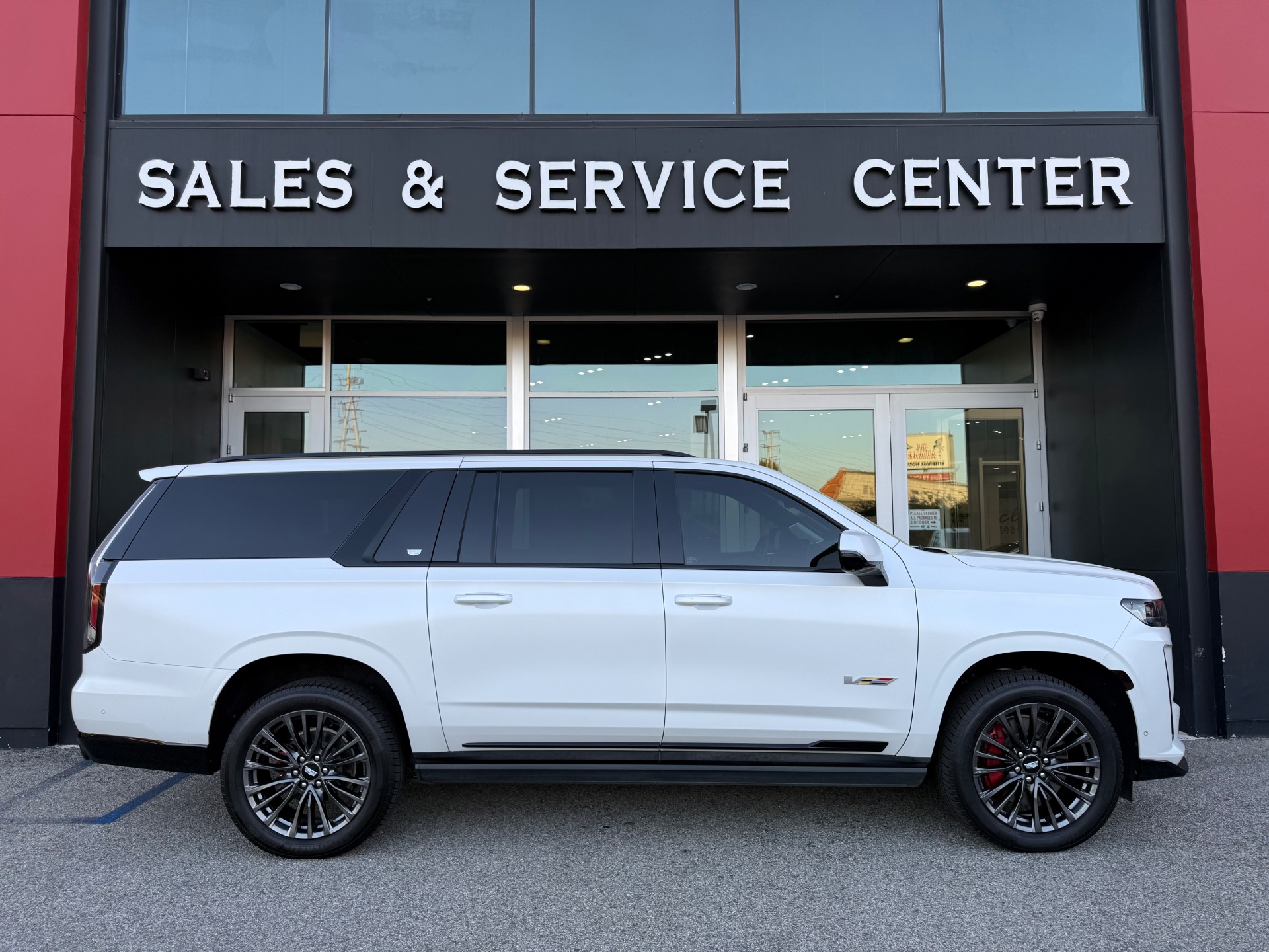2023 Cadillac Escalade ESV V-Series's photo