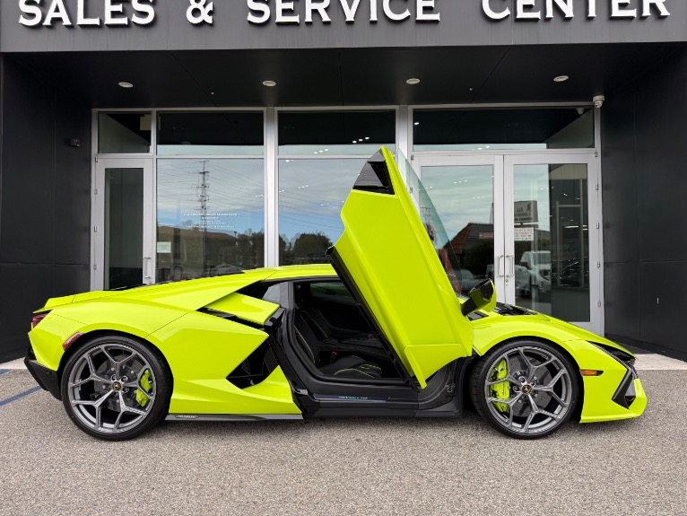 2025 Lamborghini Revuelto Base | CarEdge | CarEdge