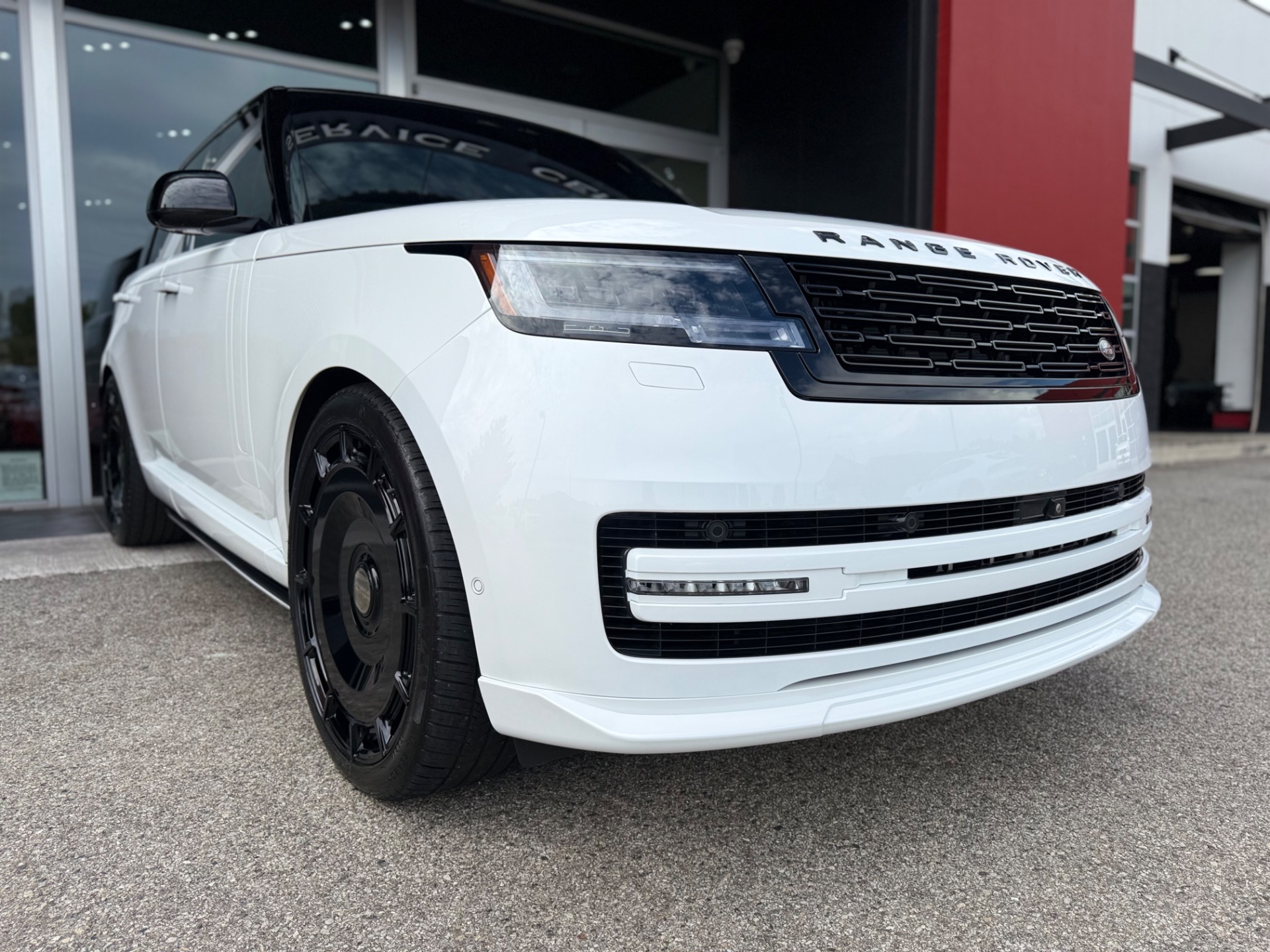 2025 Land Rover Range Rover SE - Photo 10