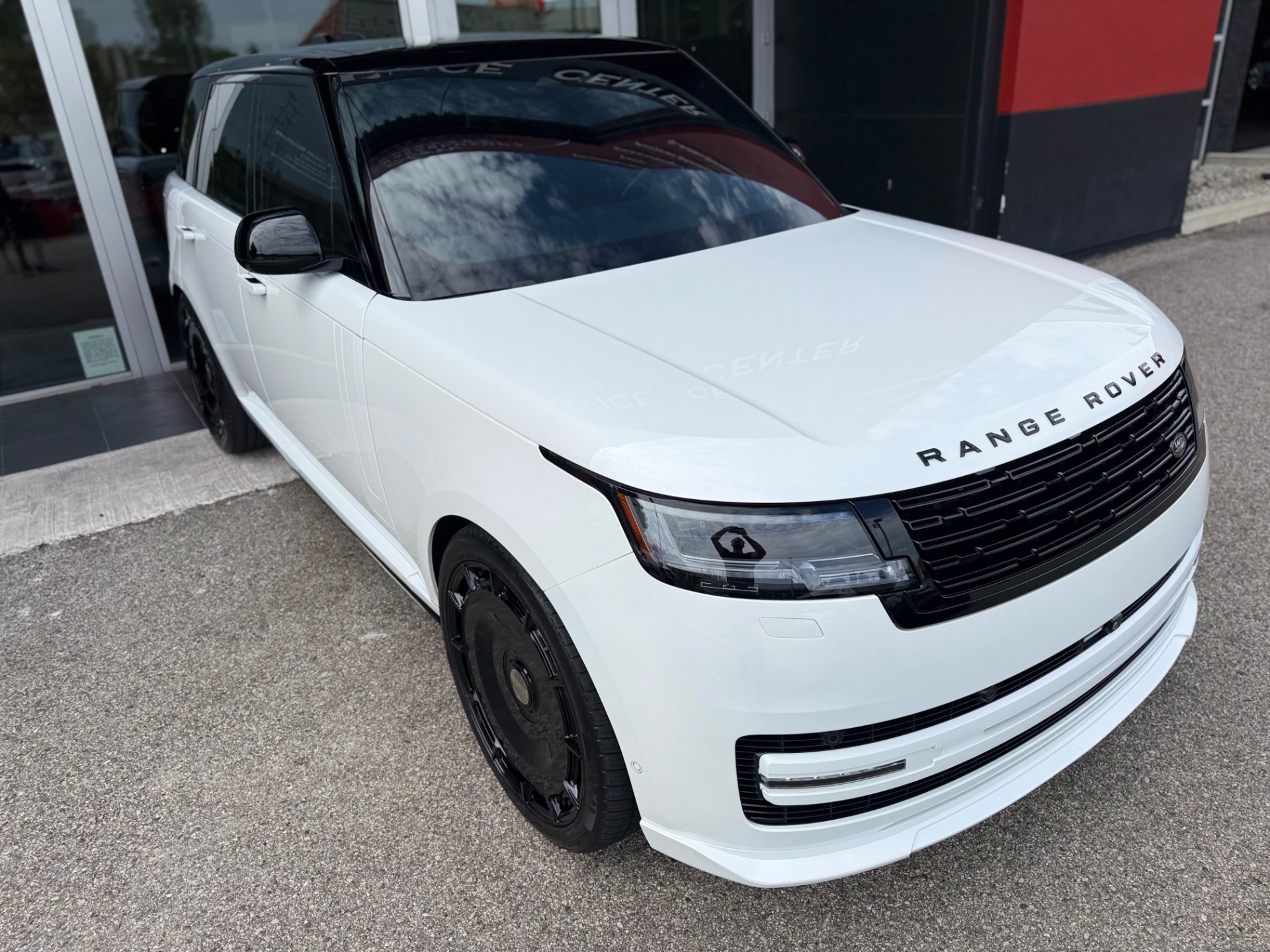 2025 Land Rover Range Rover SE - Photo 11