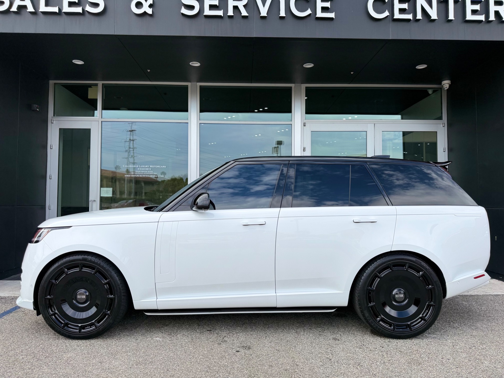 2025 Land Rover Range Rover SE - Photo 12