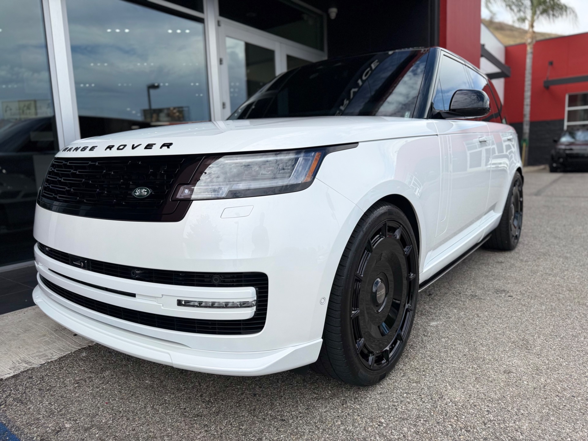 2025 Land Rover Range Rover SE - Photo 13