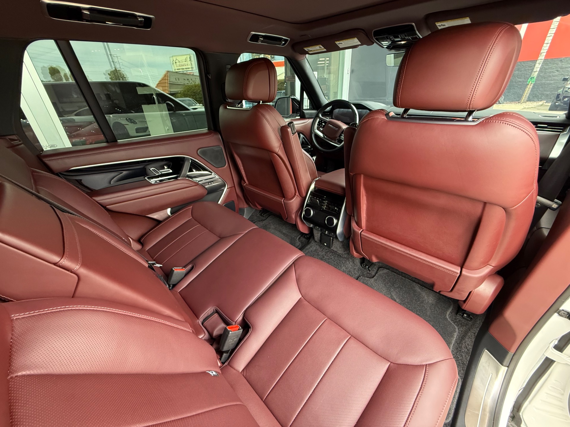 2025 Land Rover Range Rover SE - Photo 27