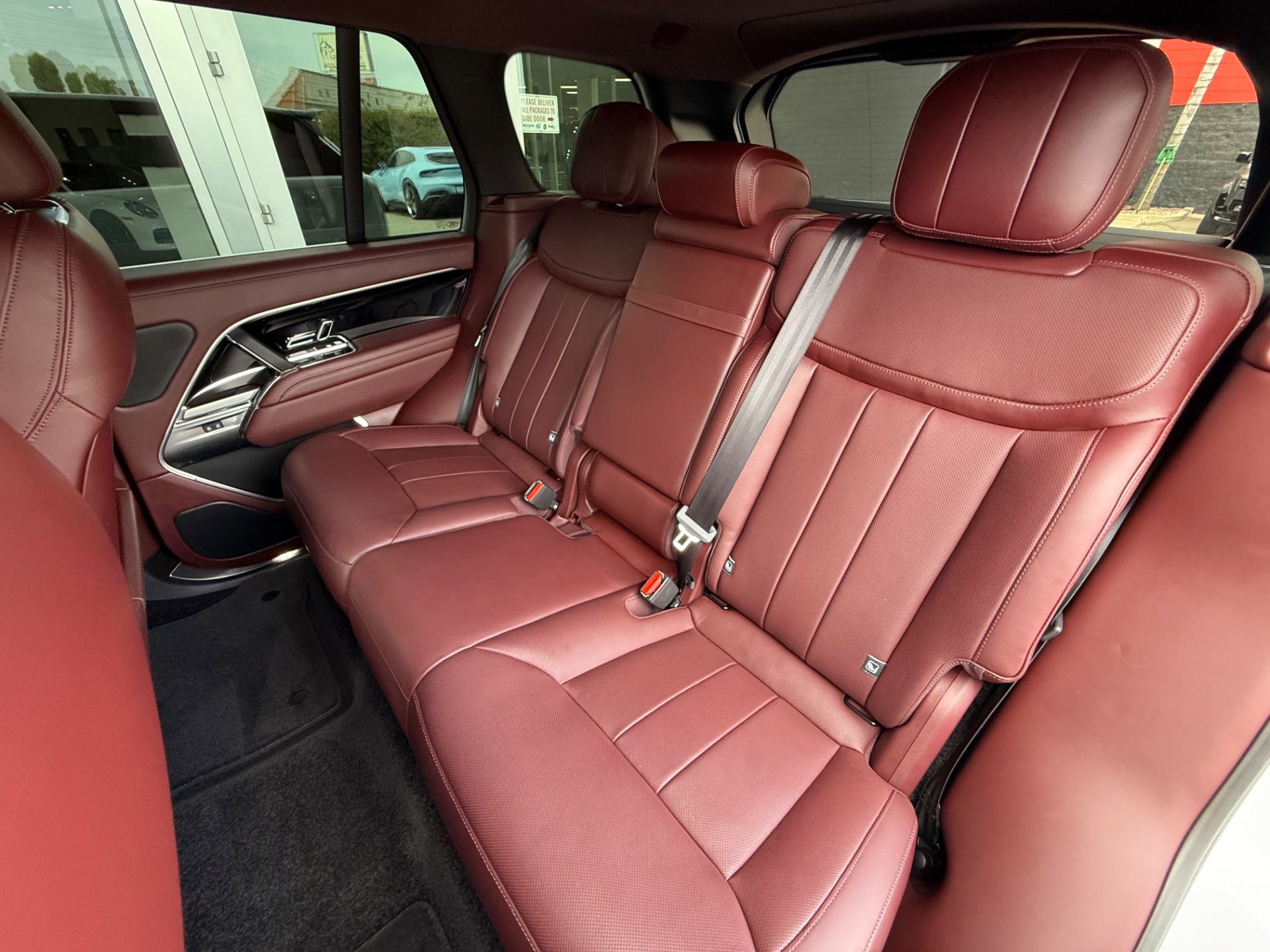 2025 Land Rover Range Rover SE - Photo 34