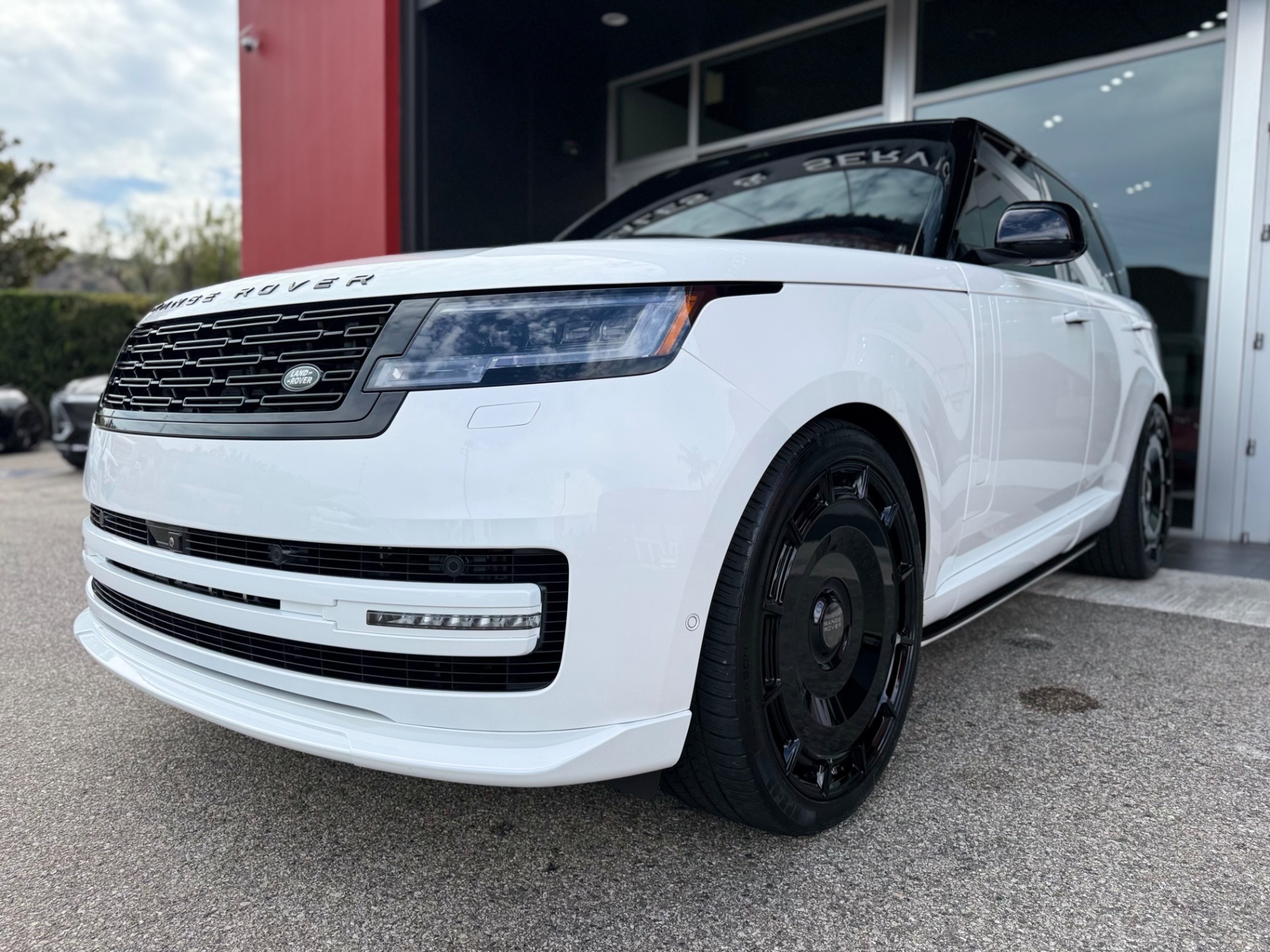 2025 Land Rover Range Rover SE - Photo 8